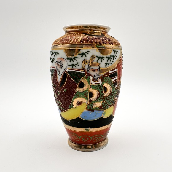 Small Japanese Satsuma Vase with Moriage Chinoiserie Gold Trim Colorful 5" - Picture 7 of 13